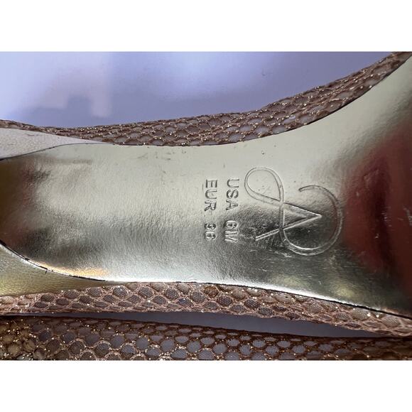 Adrianna Papell Pointed-Toe Gold Mesh Kitten Heel 6M - Picture 10 of 10